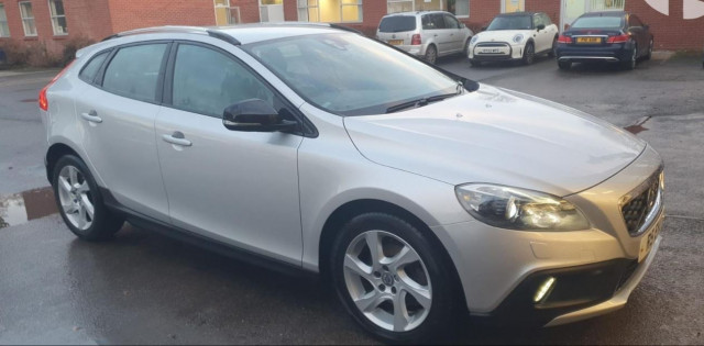 VOLVO V40 CROSS COUNTRY