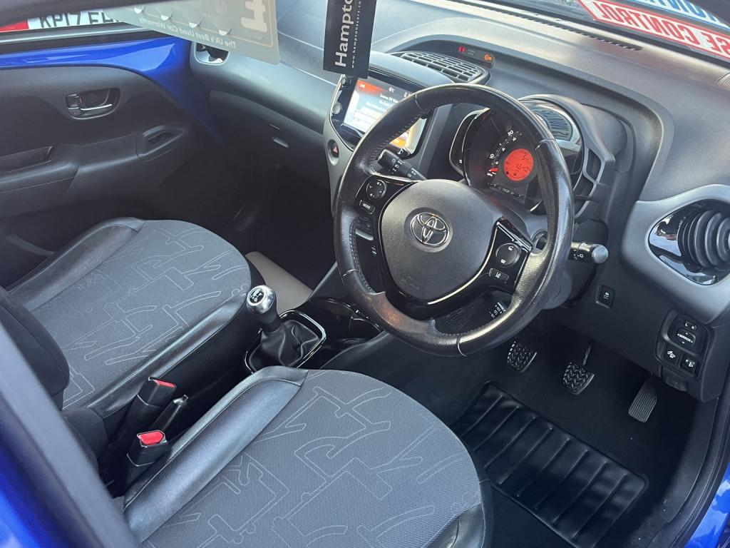 View TOYOTA AYGO 1.0 VVT-i x-clusiv