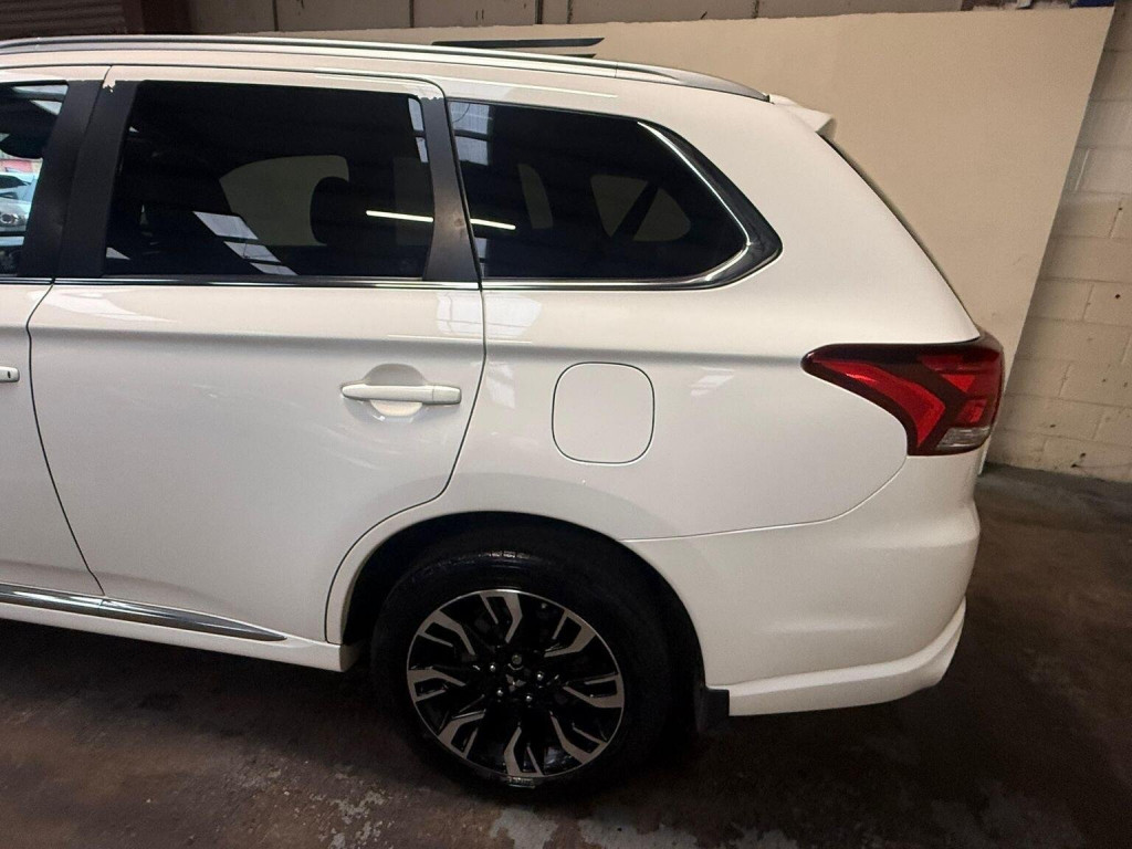 MITSUBISHI OUTLANDER