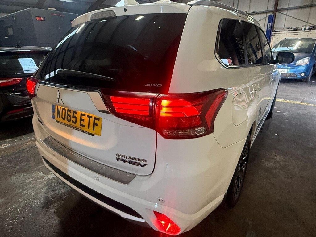 MITSUBISHI OUTLANDER