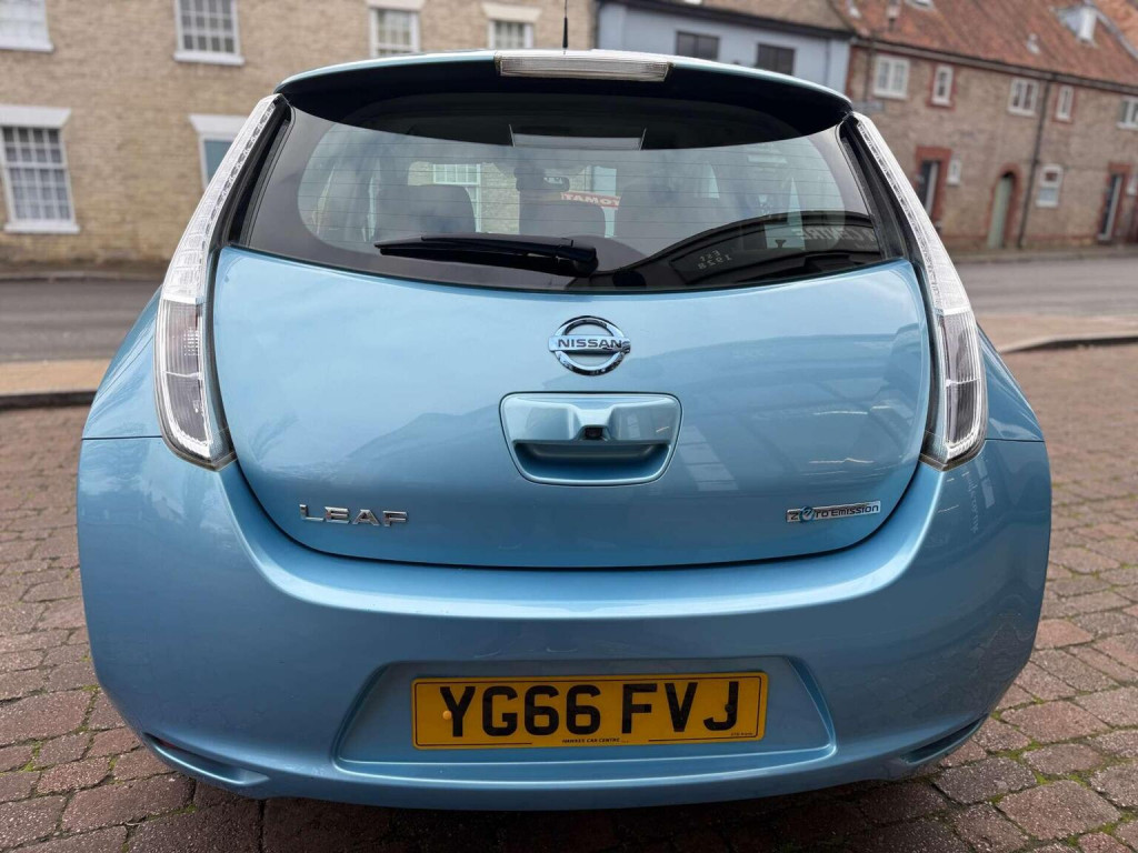 NISSAN LEAF