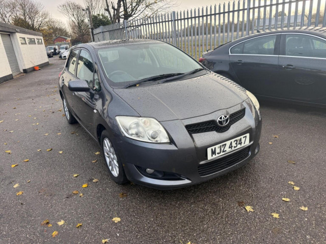 TOYOTA AURIS