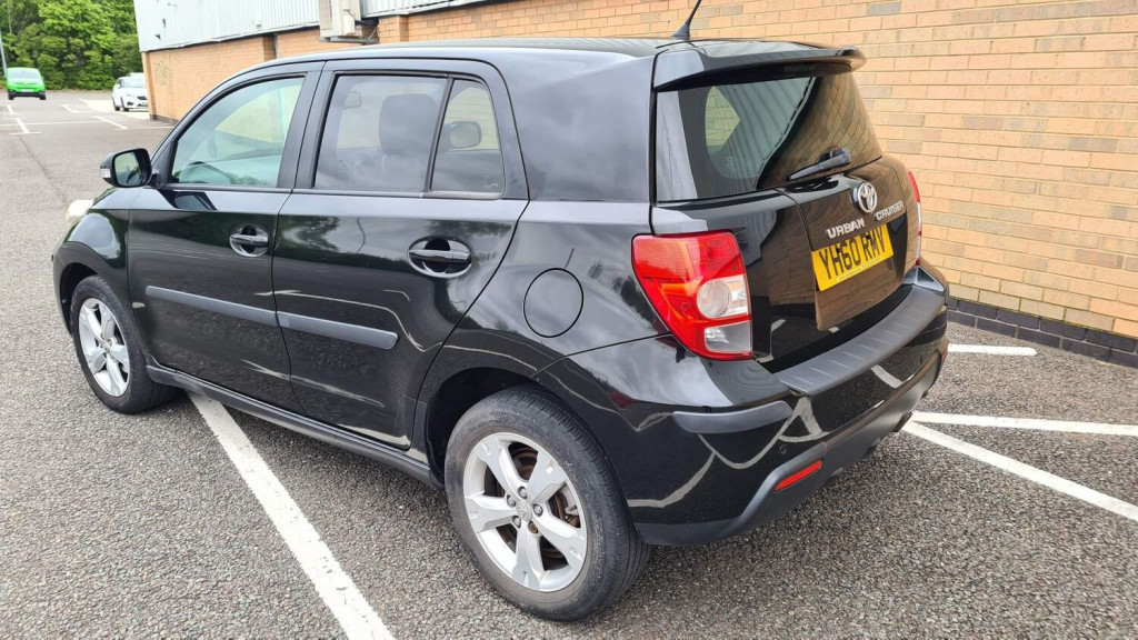 TOYOTA URBAN CRUISER