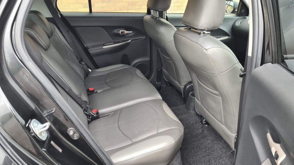 TOYOTA URBAN CRUISER