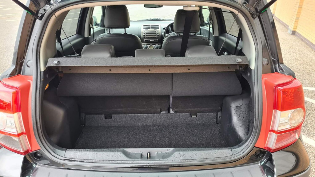 TOYOTA URBAN CRUISER