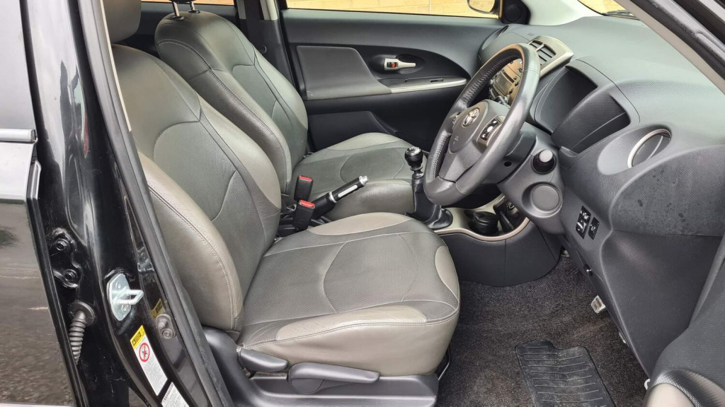 TOYOTA URBAN CRUISER