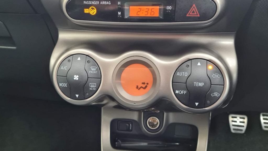 TOYOTA URBAN CRUISER