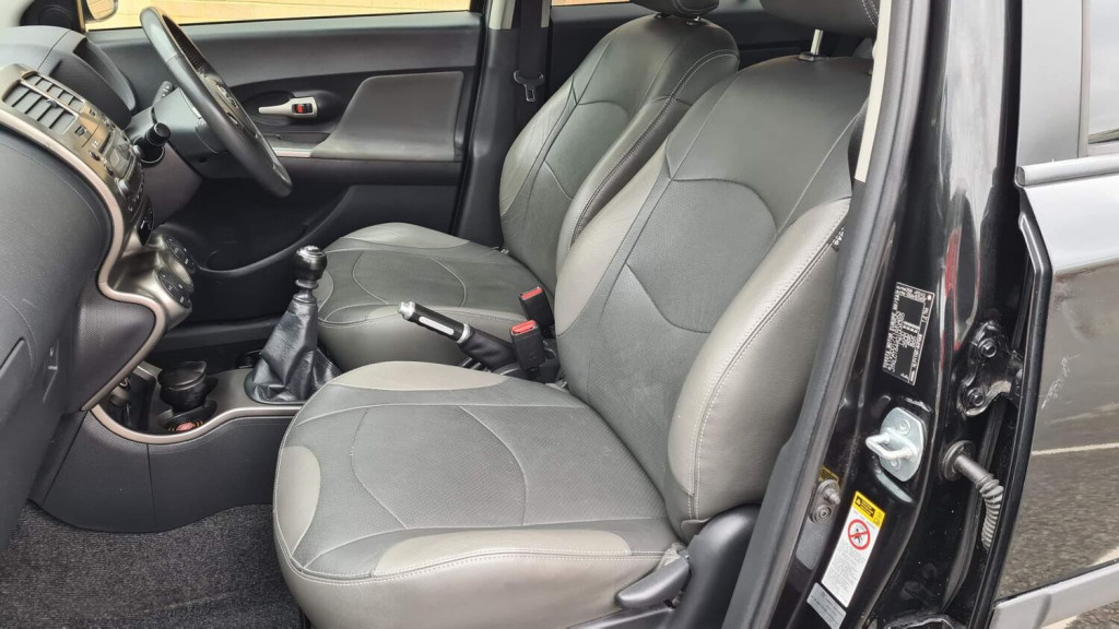 TOYOTA URBAN CRUISER