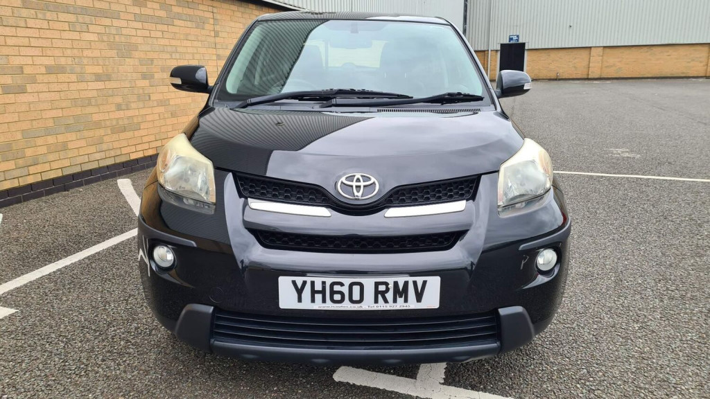 TOYOTA URBAN CRUISER