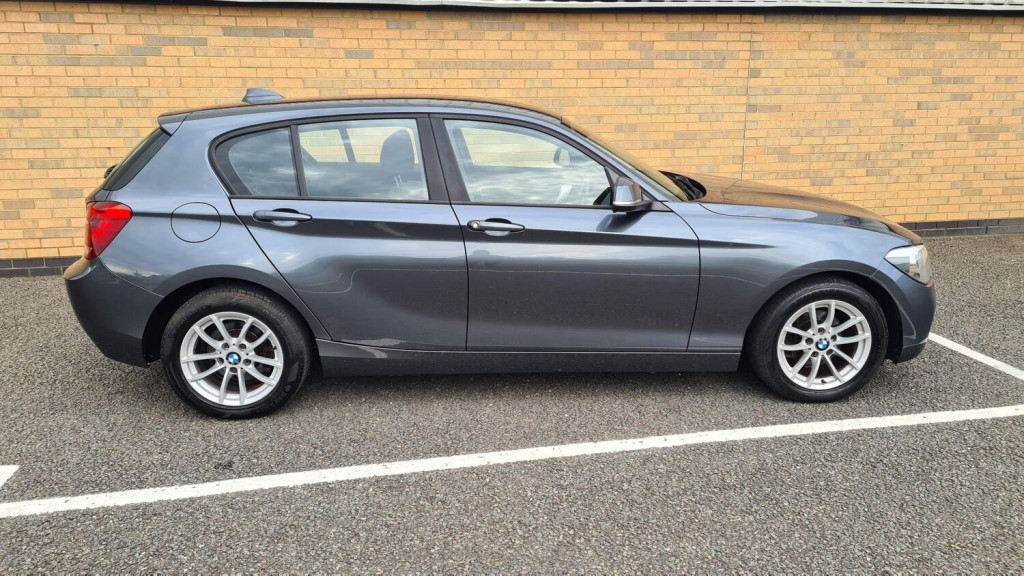 BMW 1 SERIES