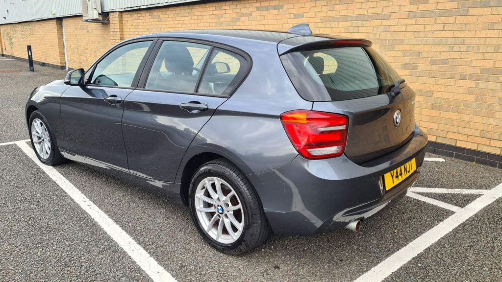 BMW 1 SERIES