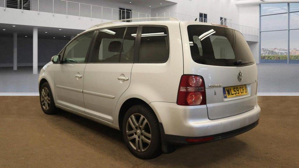 VOLKSWAGEN TOURAN