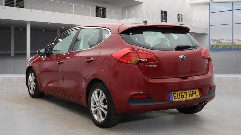 View KIA CEED 1.6 CRDi 2 Auto Euro 5 5dr