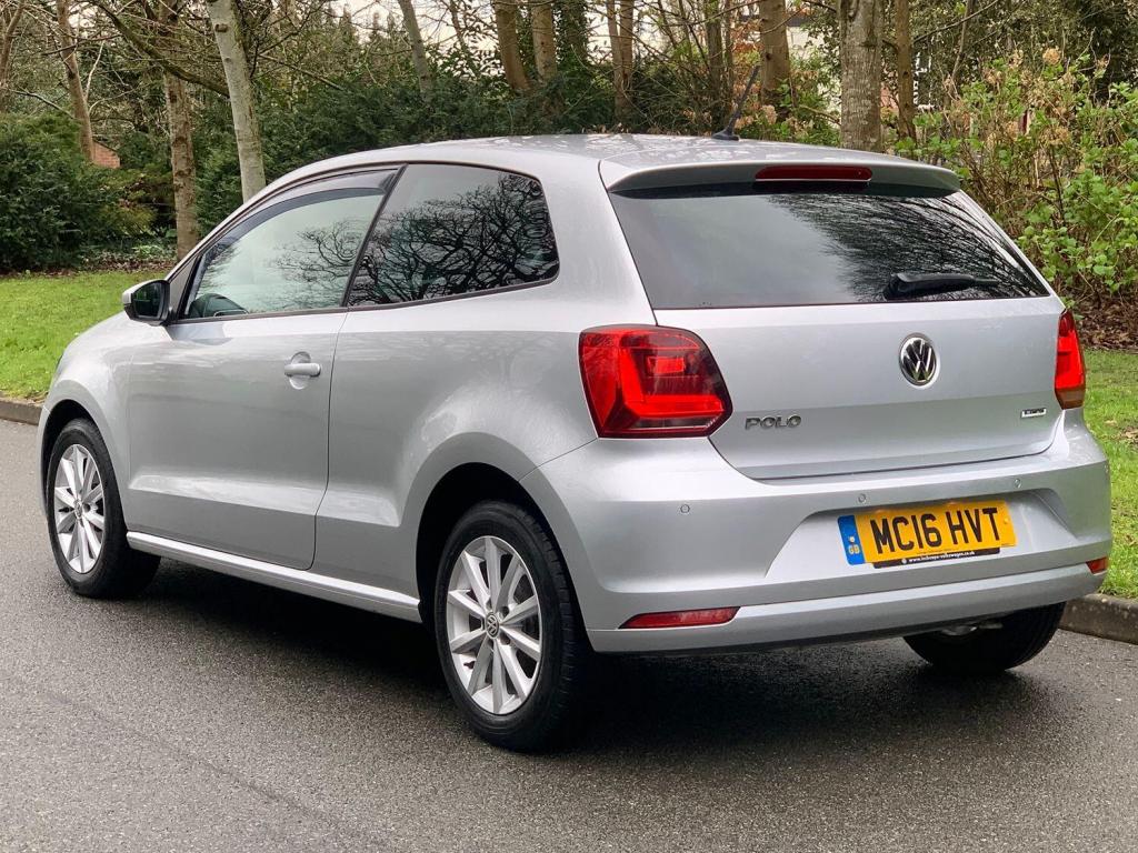 VOLKSWAGEN POLO