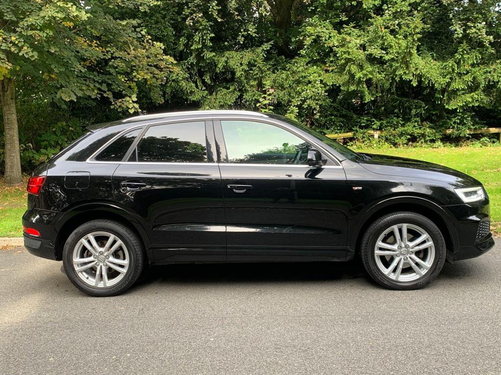 View AUDI Q3 2.0 TDI S line Edition