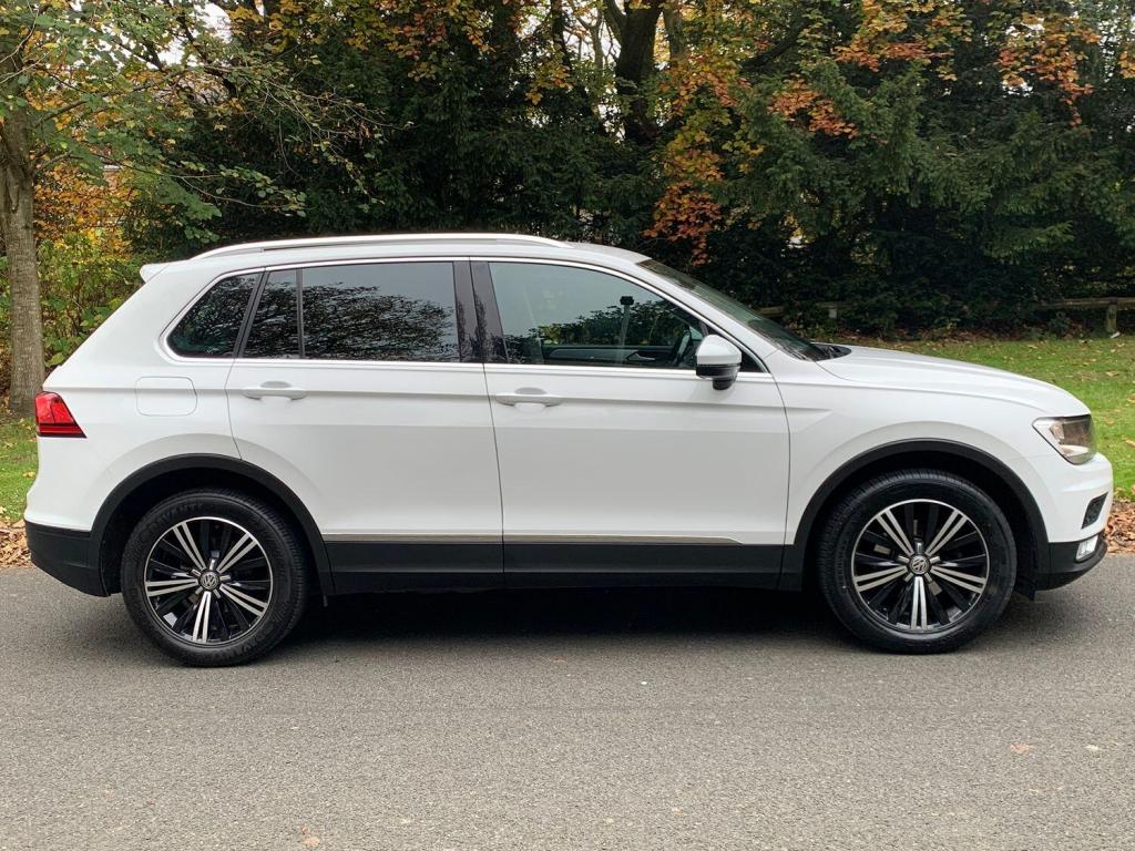 View VOLKSWAGEN TIGUAN 2.0 TDI BlueMotion Tech SE Navigation