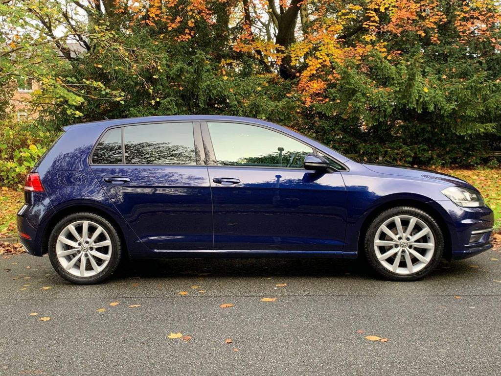View VOLKSWAGEN GOLF 1.5 TSI EVO GT