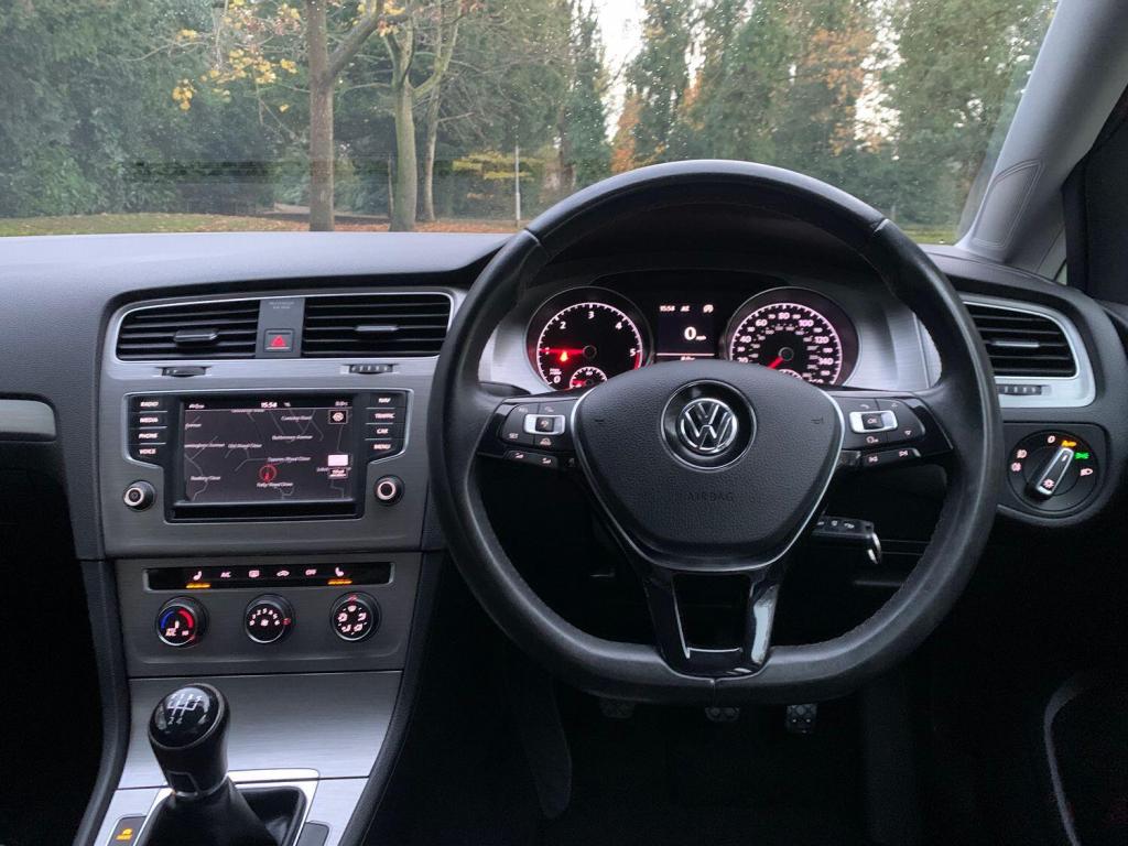 VOLKSWAGEN GOLF