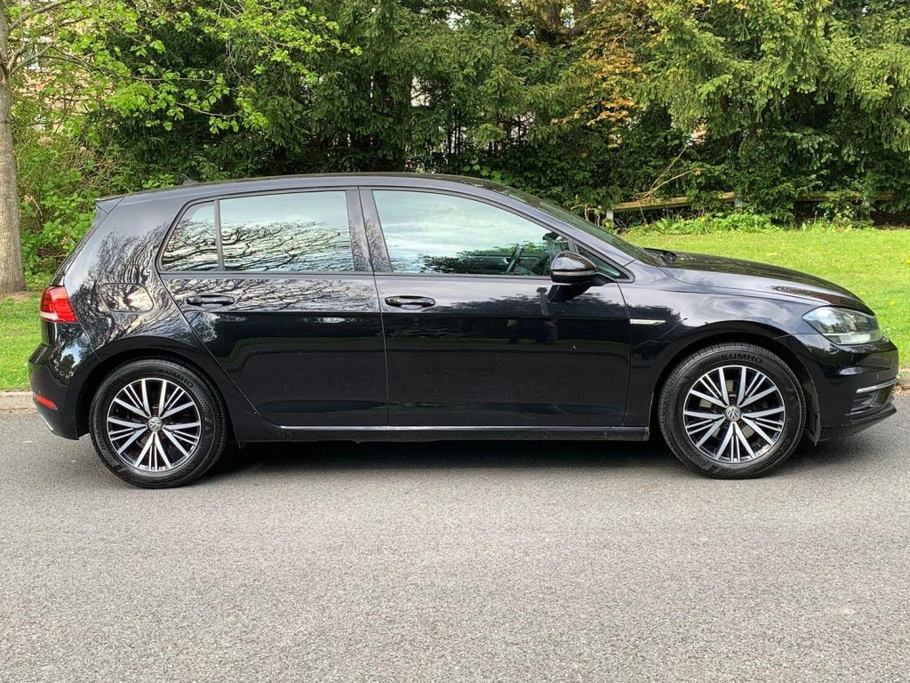 View VOLKSWAGEN GOLF 1.5 TSI EVO SE Nav
