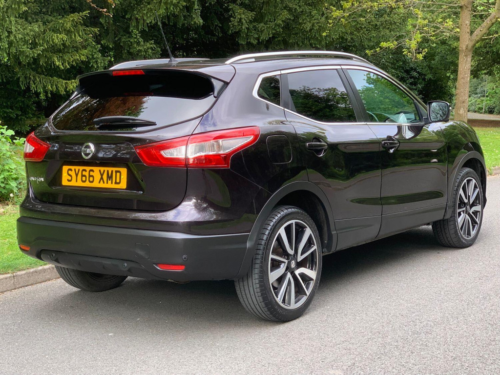 View NISSAN QASHQAI 1.5 dCi Tekna