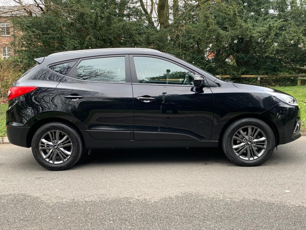 View HYUNDAI IX35 CRDI SE