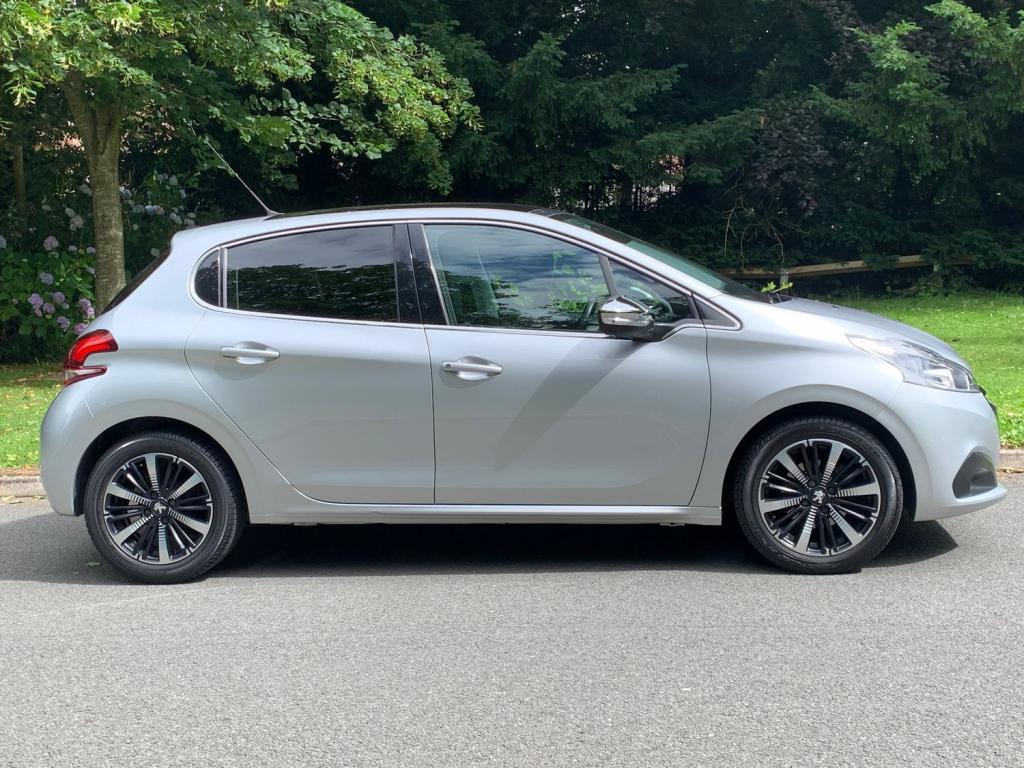 View PEUGEOT 208 ALLURE PREMIUM