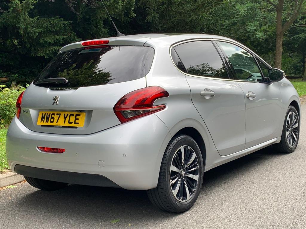 View PEUGEOT 208 ALLURE PREMIUM