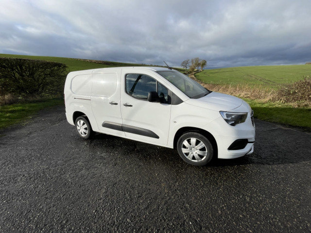 VAUXHALL COMBO 1.5 Turbo D 2300 Sportive