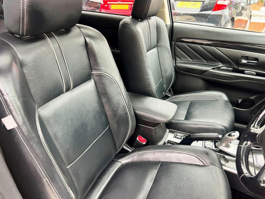 MITSUBISHI OUTLANDER