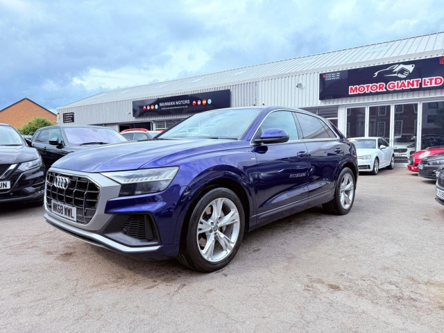 AUDI Q8