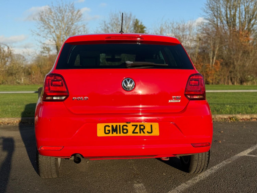 VOLKSWAGEN POLO