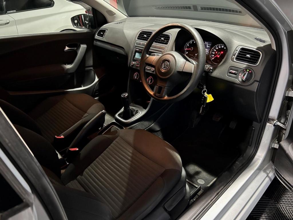 VOLKSWAGEN POLO
