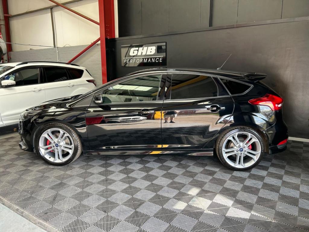 View FORD FOCUS 2.0 T EcoBoost ST-3