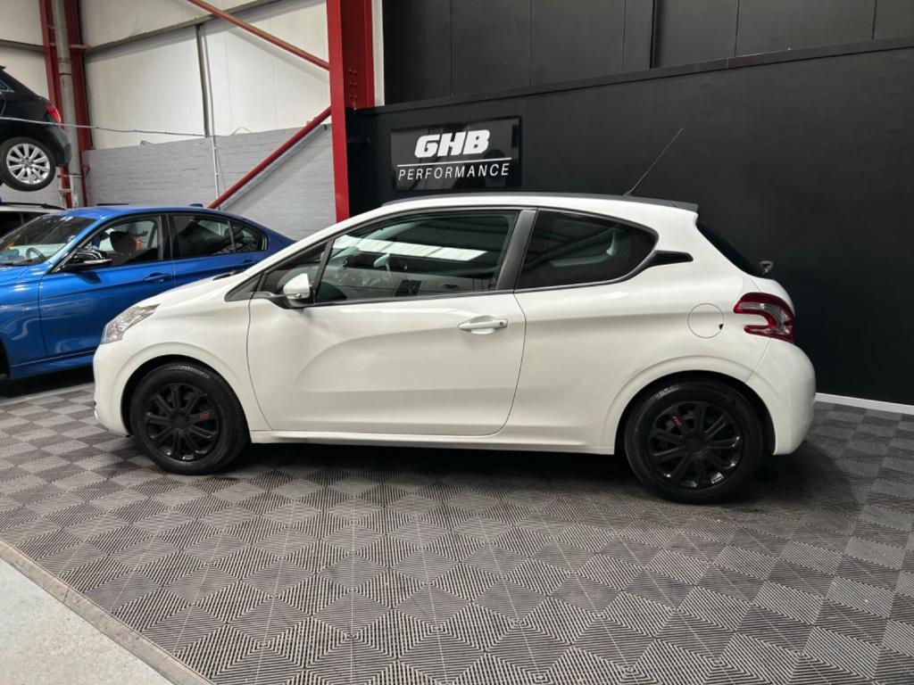 View PEUGEOT 208 1.0 VTi Access+