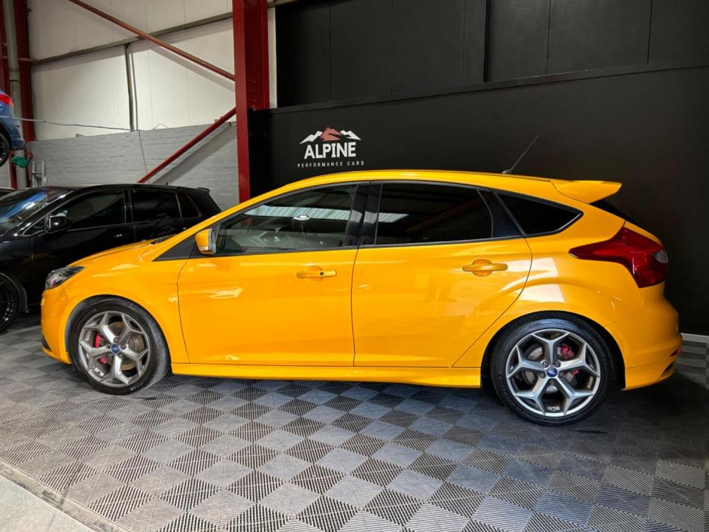 View FORD FOCUS 2.0 T EcoBoost ST-3