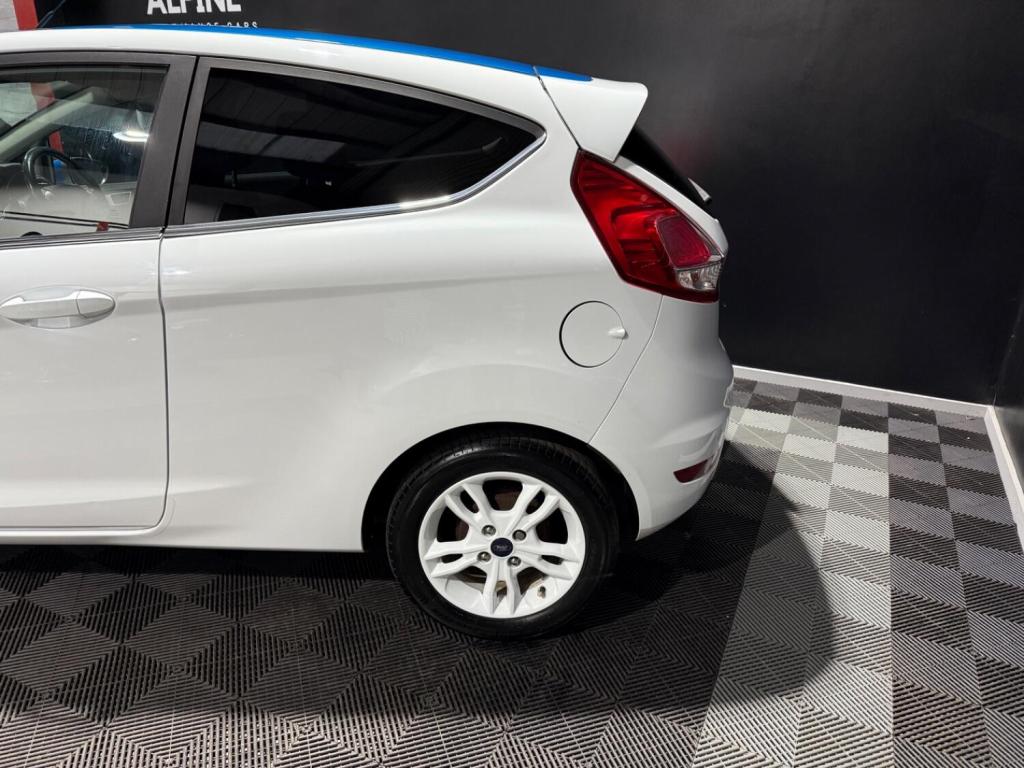 View FORD FIESTA 1.3 Zetec White Edition