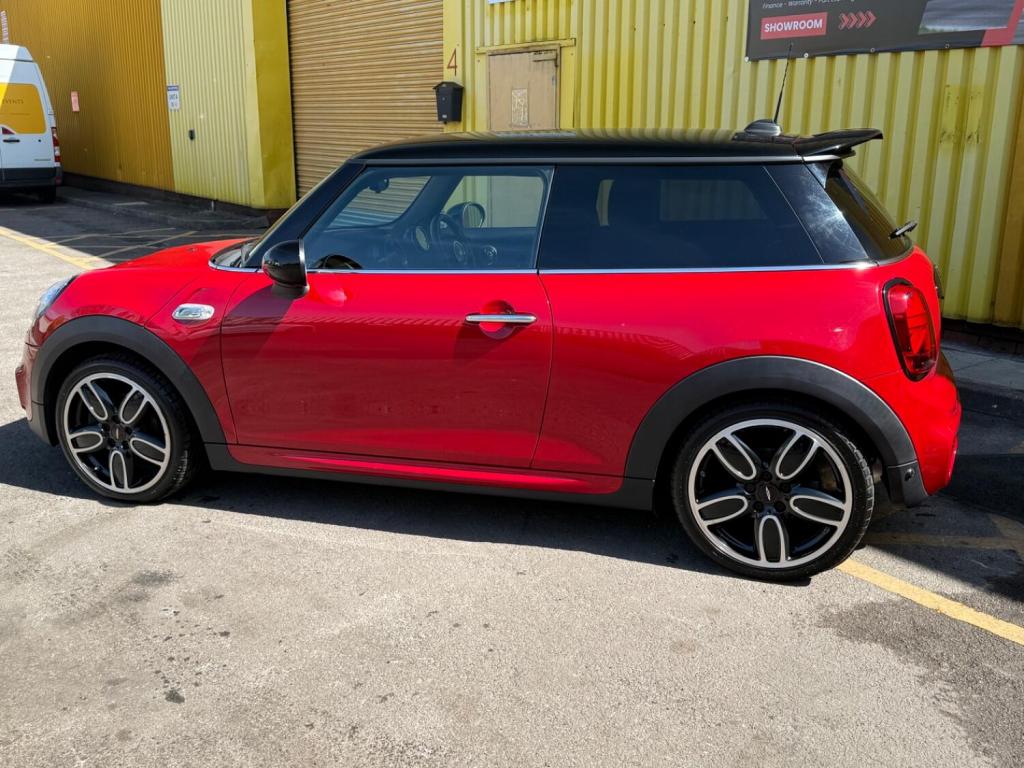MINI HATCH