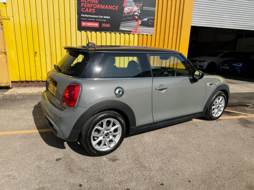 MINI HATCH
