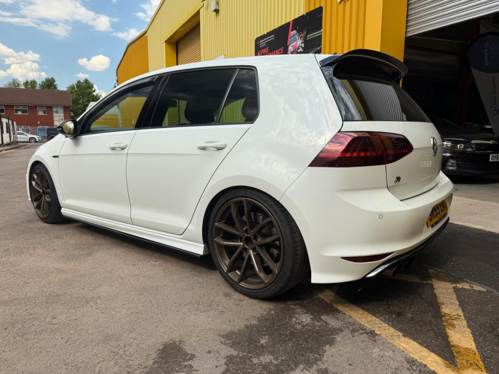 View VOLKSWAGEN GOLF 2.0 TSI BlueMotion Tech R