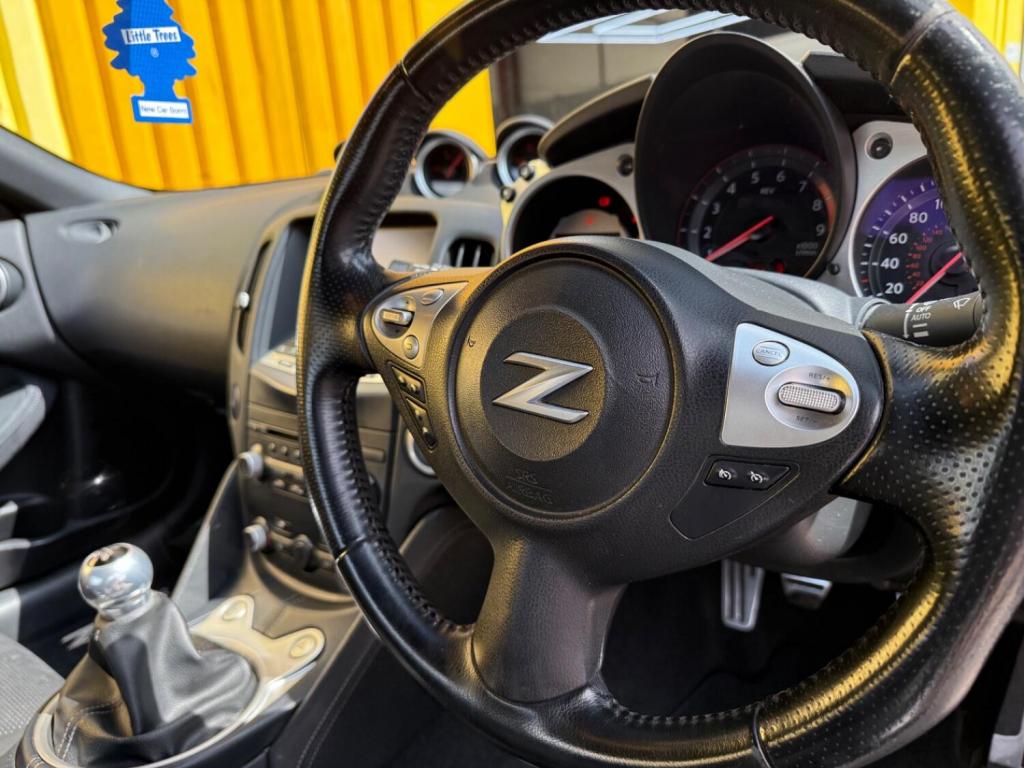 NISSAN 370Z
