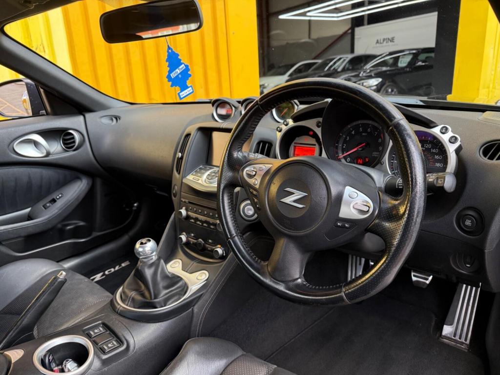 View NISSAN 370Z 3.7 V6 GT