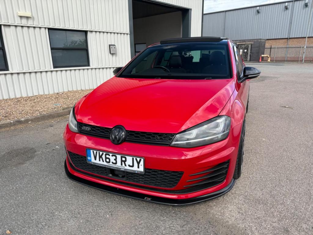 VOLKSWAGEN GOLF