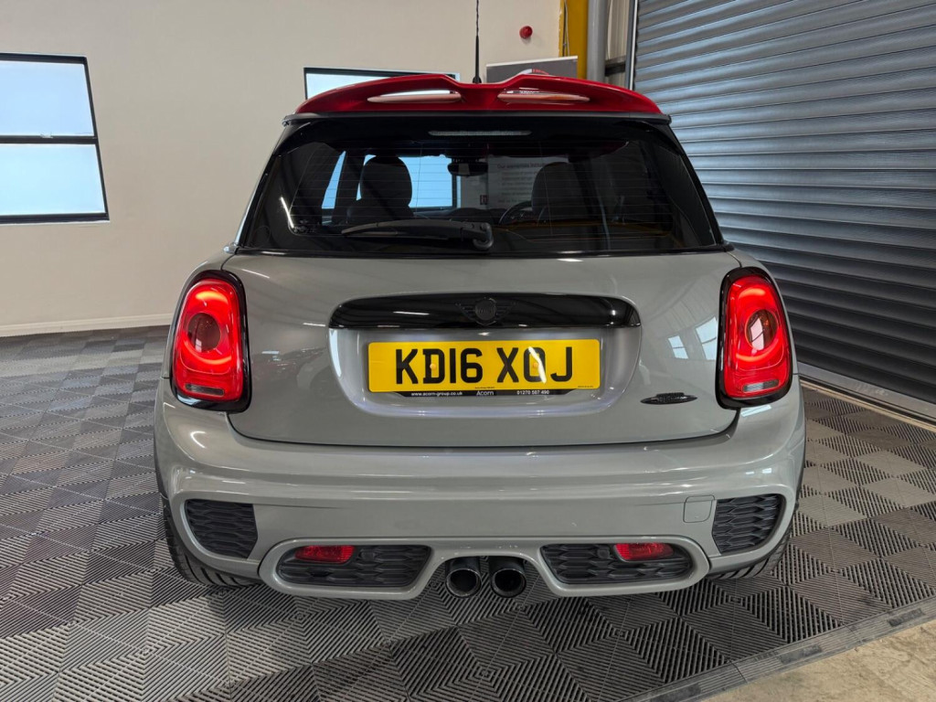 MINI HATCH