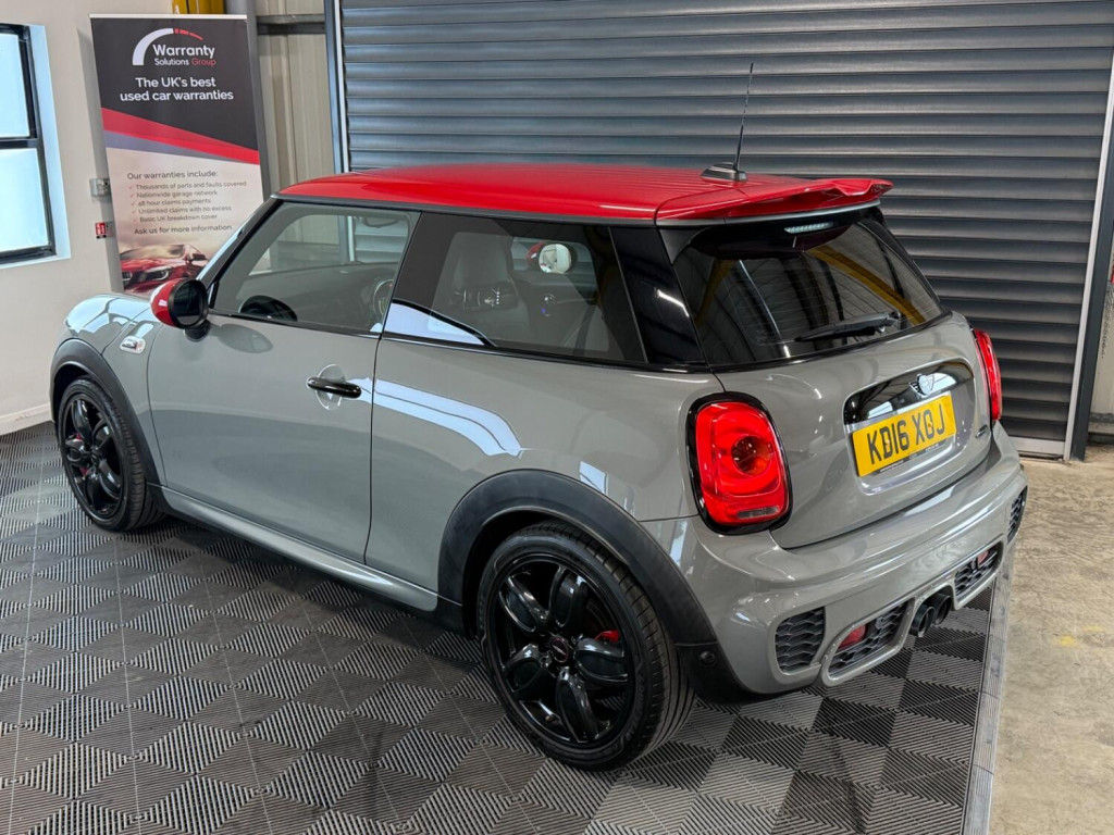 MINI HATCH
