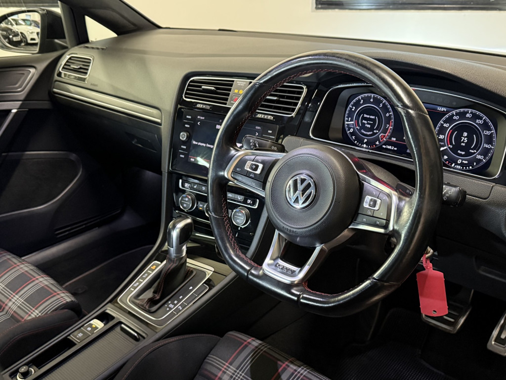 View VOLKSWAGEN GOLF 2.0 TSI GTI Performance