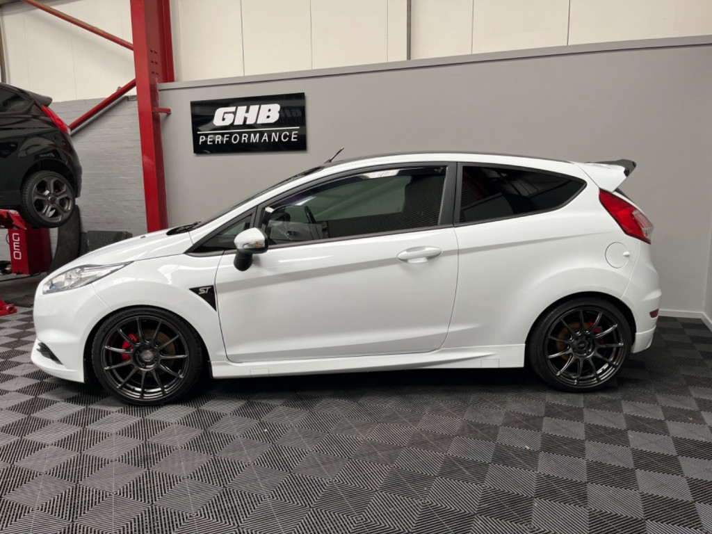 View FORD FIESTA ST-2