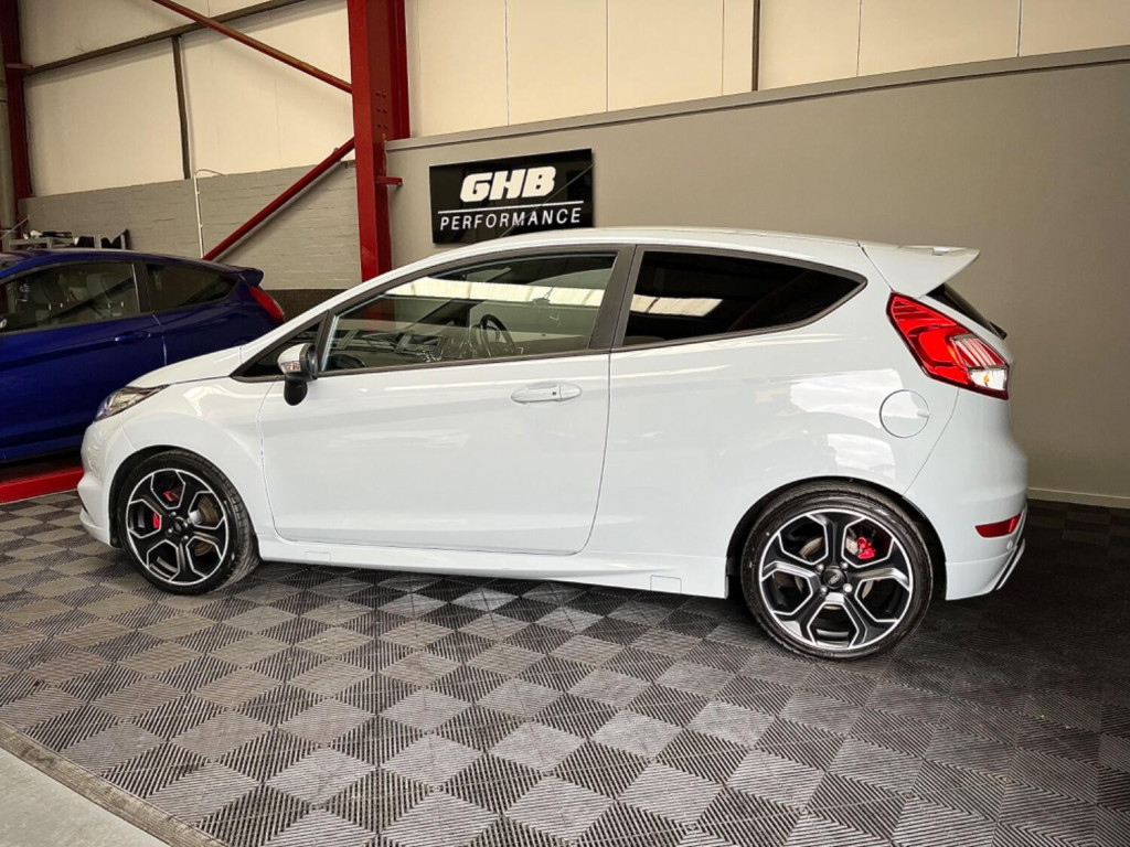 View FORD FIESTA 1.6 T EcoBoost ST-200