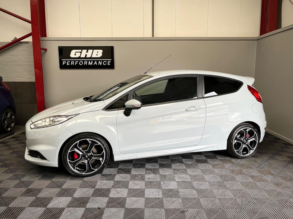 View FORD FIESTA 1.6 T EcoBoost ST-200