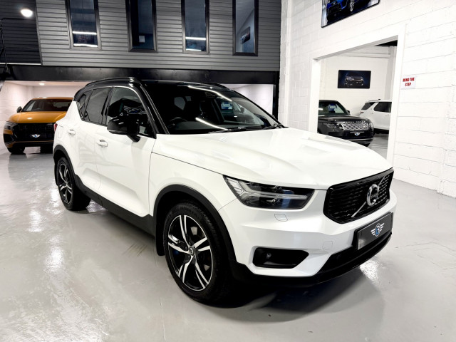 VOLVO XC40