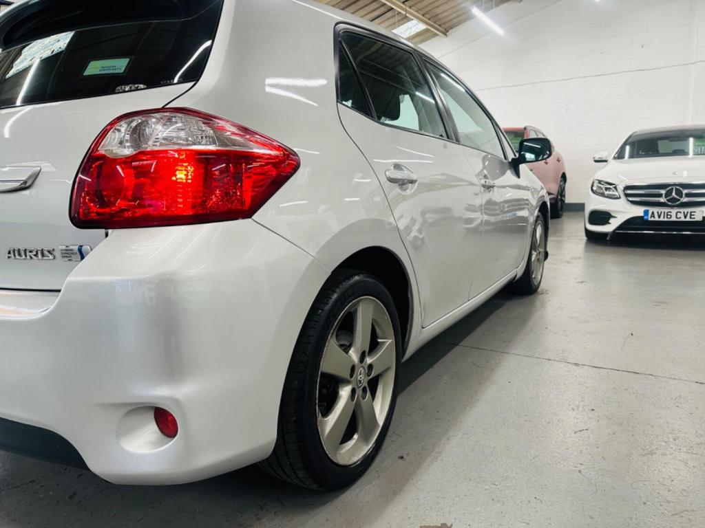 TOYOTA AURIS
